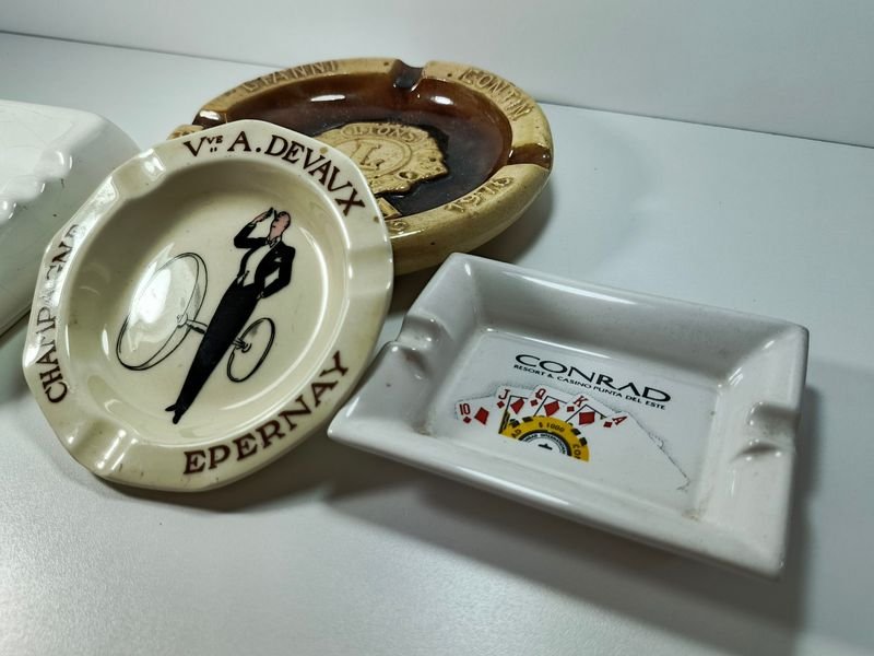 Cuatro ceniceros de loza con publicidad, casino y champagne - imagen 2
