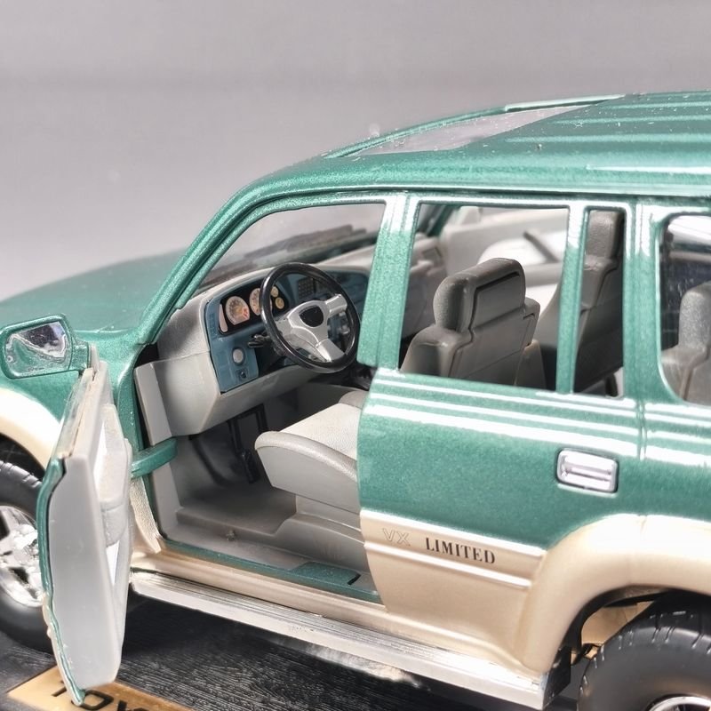 Toyota Land Cruiser Die-cast Modelo en Escala 1:18 - imagen 9