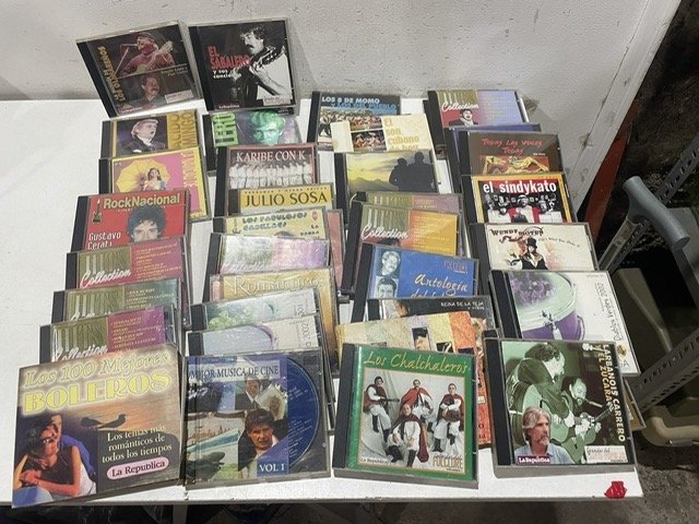 Lote siguiente: Colección de CDs en buen estado