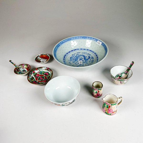 Colección de loza oriental decorativa
