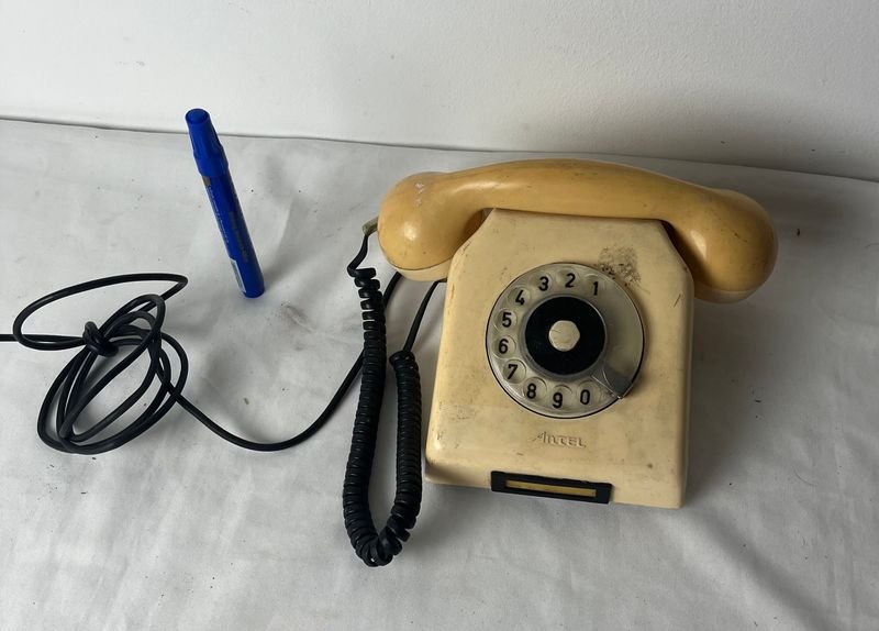 Lote anterior: Teléfono Antiguo de la Empresa Antel