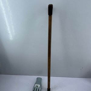 Baston de Madera con Empuñadura Curva y Punta de Goma - imagen 3