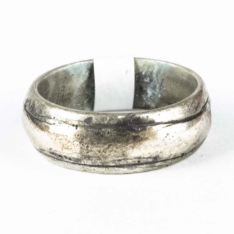 Lote siguiente: Anillo de plata con detalles - Peso: 5,6gr - Medidas: 17mm