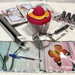 Lote anterior: Lote de Utensilios de Cocina: Exprimidor, Pisapapas, Mangas y Punteros de Repostería, y Churrera