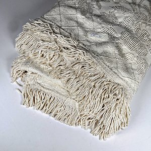 Colcha Antigua de Hilo con Flecos - 2.20 x 1.90 mts - imagen 3