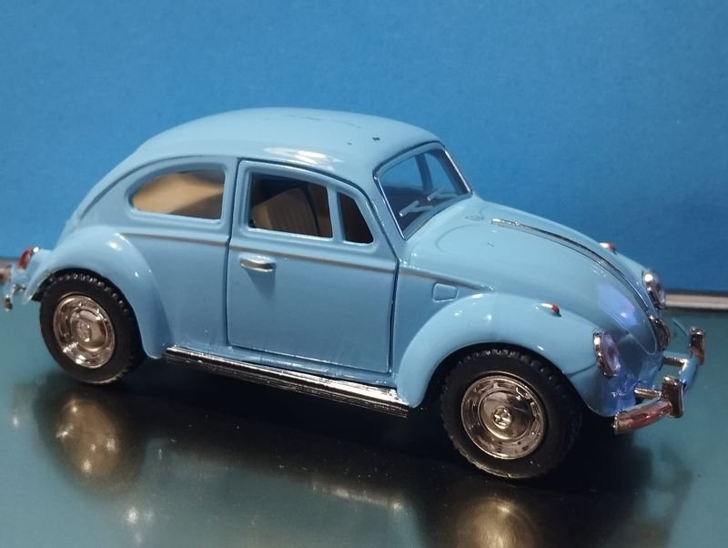 Colección de Modelo de Volkswagen Fusca 1967 en Escala 1/32 - imagen 2
