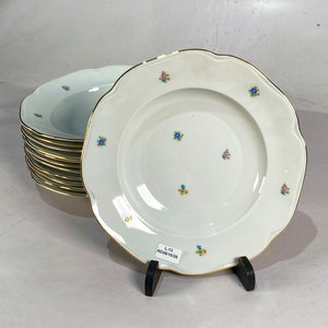 Doce Platos Hondos de Loza "Made in Czechoslovakia" con Decoración Floral y Borde Dorado - imagen 2