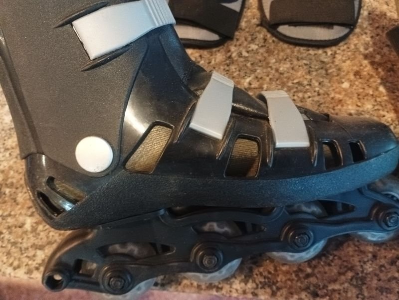 Patines Talle 36 con Casco y Rodilleras - imagen 2