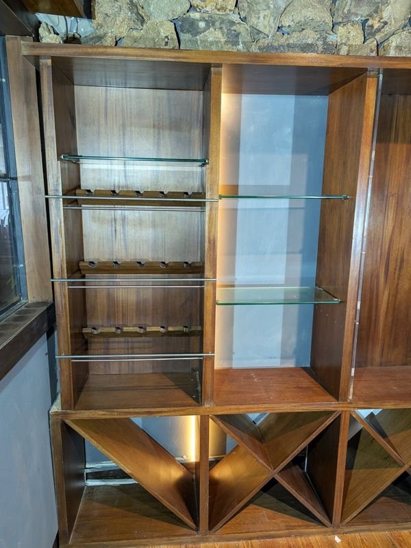 Estantería de madera con puertas de vidrio - imagen 6