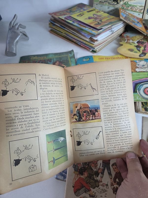 Colección de libros infantiles y figuritas - imagen 13