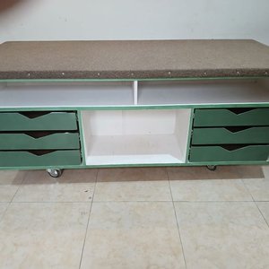 Mesa de Trabajo Rodante con 6 Cajones y Espacios de Almacenamiento - imagen 5