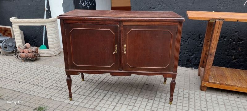 Lote siguiente: Mueble de madera en buen estado