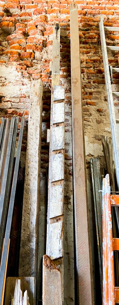 Tirantes y palos de madera con detalles - imagen 2