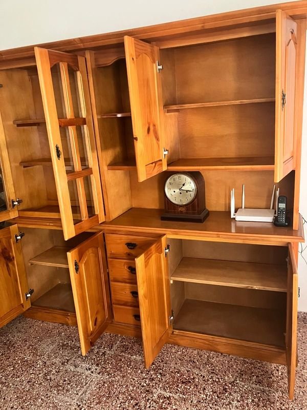 Gran Mueble de Cristalero-Madera con Relojes y Estanterías - imagen 6