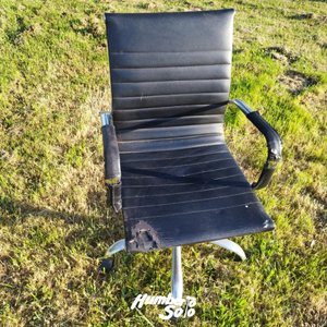 Silla de Escritorio Giratoria Negra con Detalle en Tapizado - imagen 3