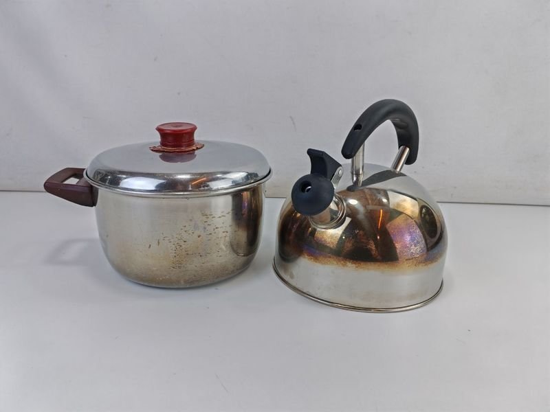 Lote anterior: Olla y Caldera de Metal en Buena Condición