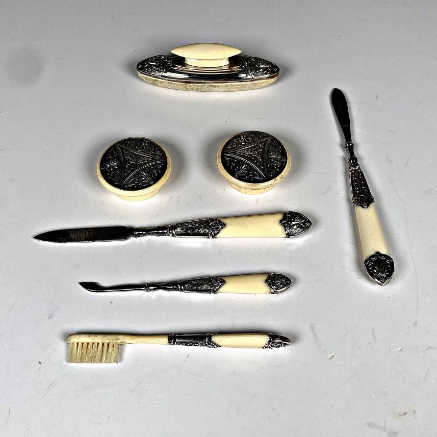 Juego de Manicura Francés de Marfil y Plata, 7 Piezas