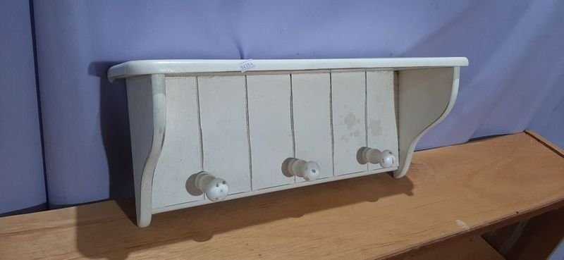 Lote siguiente: REPISA PERCHERO BLANCA EN VENTA