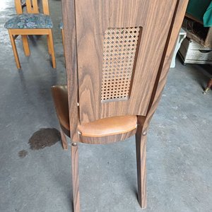 Silla de Madera con Respaldo Esterillado y Asiento de Cuero - imagen 2