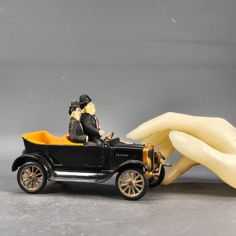 Modelo de coche Ford A 1930 'El gordo y el flaco' en escala 1/32 - imagen 6