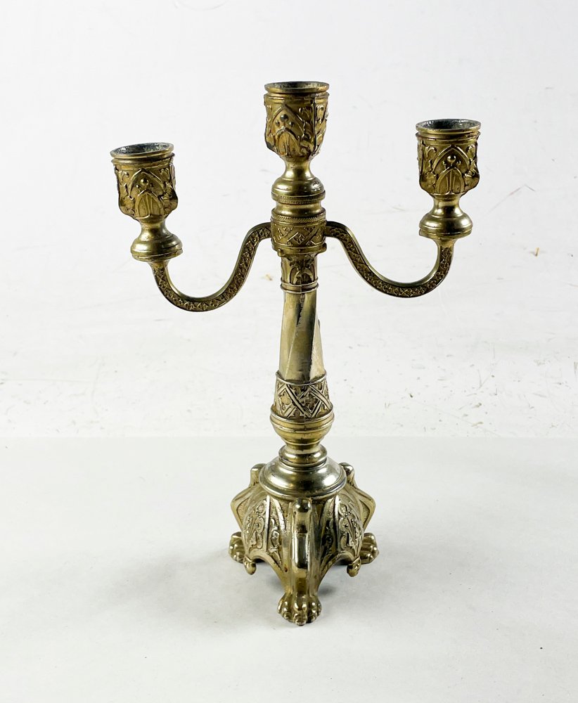Candelabro de Metal Labrado para Tres Velas
