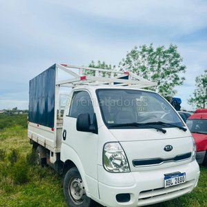 Lote siguiente: Camión Kia Bongo Blanco con Caja Metálica