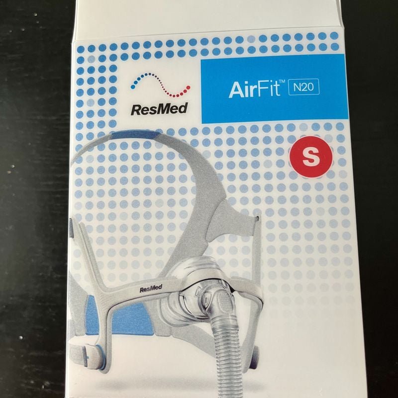 Máquina de CPAP ResMed con accesorios - imagen 4