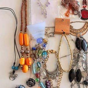 Lote de Collares y Bijouterie Variada - imagen 2