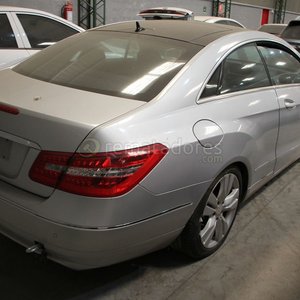 Mercedes-Benz Clase E Coupé Plateado - imagen 2