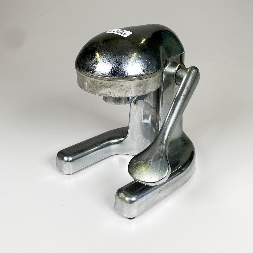 Exprimidor manual en metal ,altura 19 cm