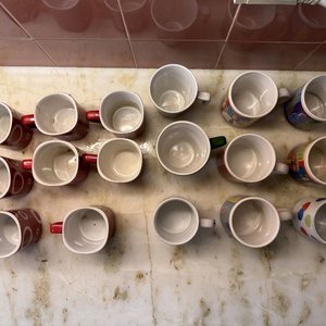 Conjunto de 14 Tazas Cerámicas: Nescafé, Coca-Cola y Diseños Festivos - imagen 22