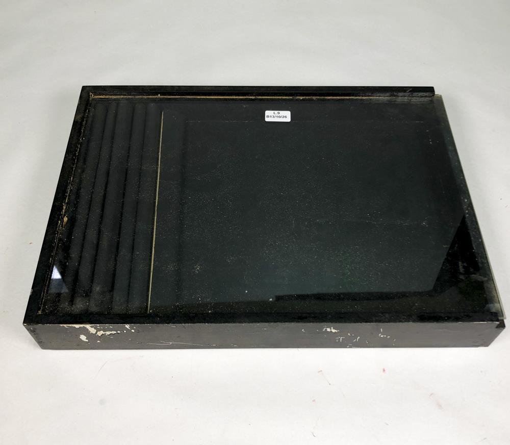 Vitrina Exhibidora Rectangular de Madera y Vidrio