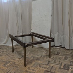 Mesa de Diseño con Tapa de Mármol y Estructura Metálica - imagen 5