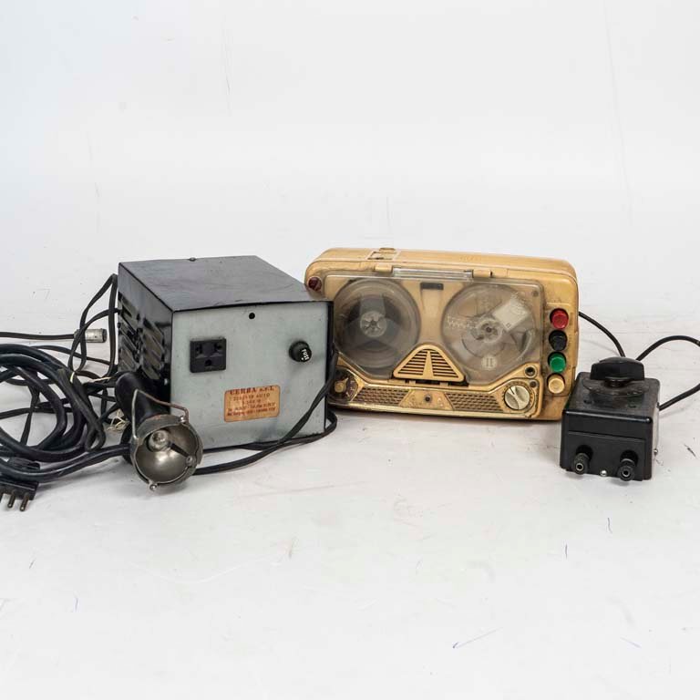 Grabador de Cinta y Transformador Eléctrico Vintage