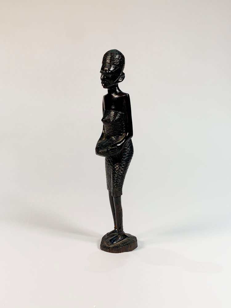 Talla en Madera Dama Africana con Canastos - 22 cm