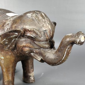 Elefante de Bronce Decorado con Detalles de Desgaste - imagen 4