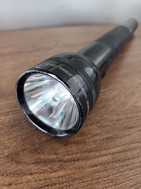 Lámpara de mano con luz LED - imagen 2