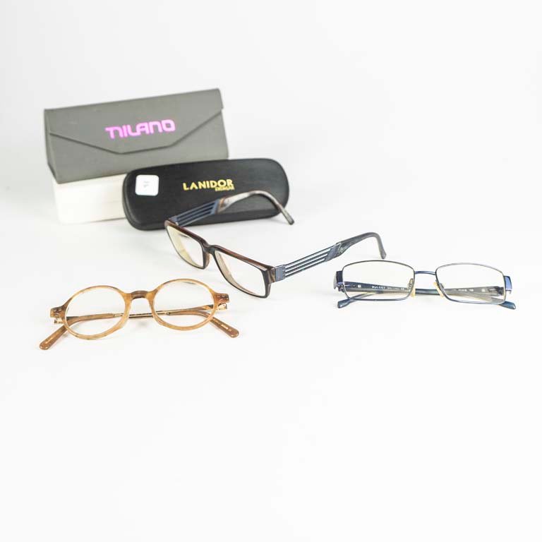 Lentes de aumento con estuches y detalles - imagen 2
