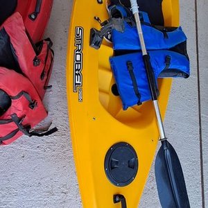 Dos Kayaks de Pesca Strobe, Amarillo y Rojo, Como Nuevos - imagen 4