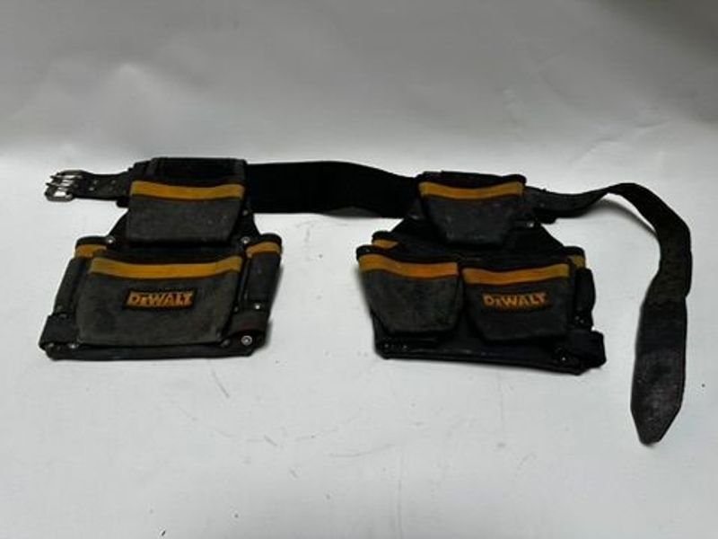 Cinturón de Trabajo DeWalt con Bolsillos de Cuero
