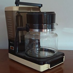 Cafetera Philips Clásica Beige y Negra - imagen 3