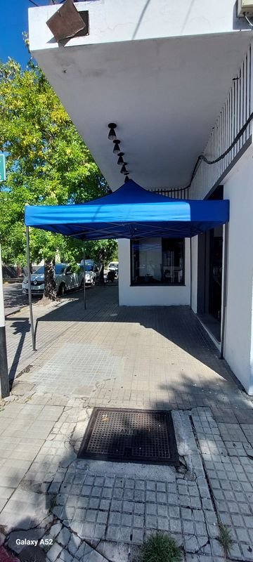 Lote siguiente: Tenda azul para camping