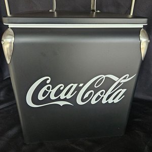 Conservadora Coca-Cola Negra de Chapa con Asa Metálica - imagen 5
