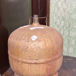 Lote siguiente: Garrafa de Gas Antigua Dorada