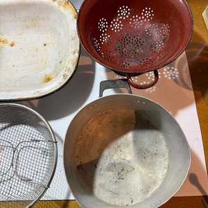 Lote de Utensilios de Cocina: Olla, Colador, Fuente Esmaltada y Más - imagen 3