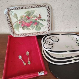 Dos Bandejas Decorativas con Cucharitas de Colección - imagen 3