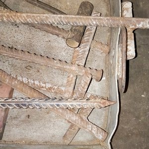 Caja de Chapa con Herramientas Varias y Elementos de Metal - imagen 5