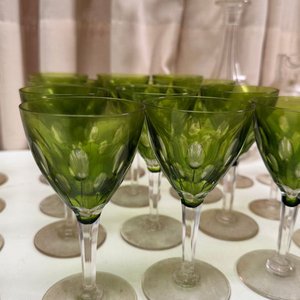 Juego de Cristalería Fina: Copas Verdes y Transparentes, Jarras y Decantador Val Saint Lambert - imagen 2