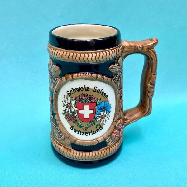 Jarra en porcelana con el escudo de armas de Suiza y escena tradicional en alto relieve - imagen 1