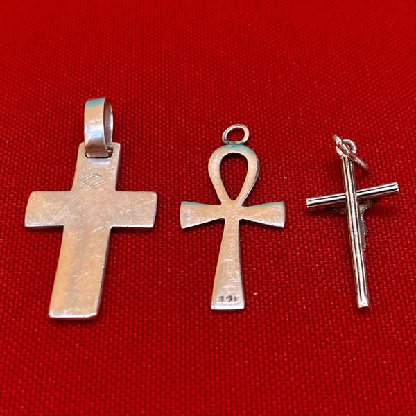 Tres crucifijos de Plata en excelente condición - imagen 3